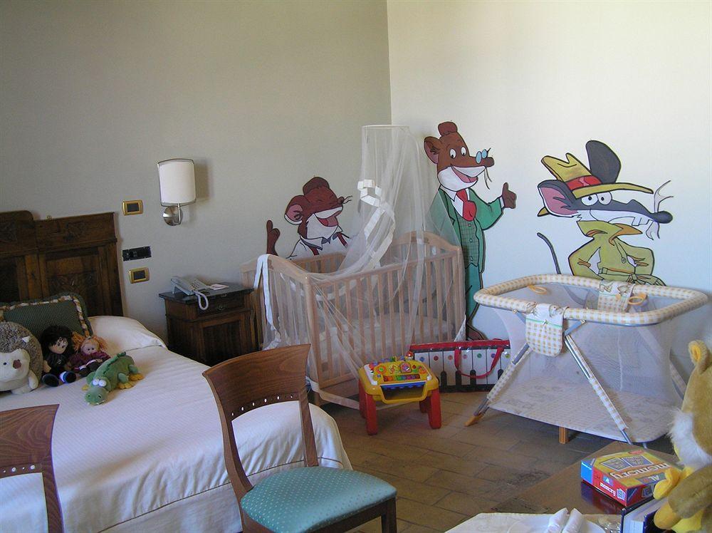 S. Martin Hotel Giovinazzo Buitenkant foto