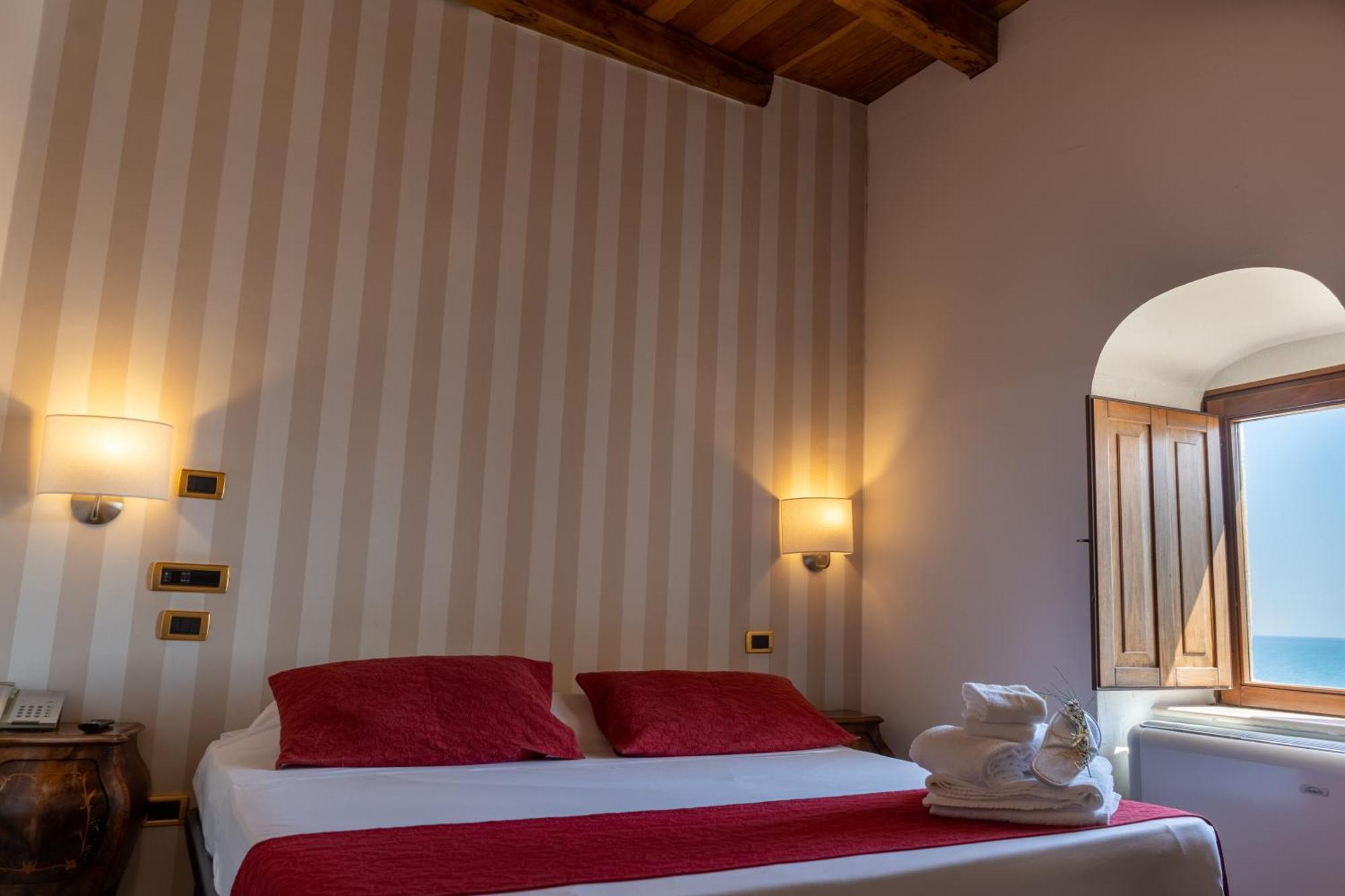 S. Martin Hotel Giovinazzo Buitenkant foto