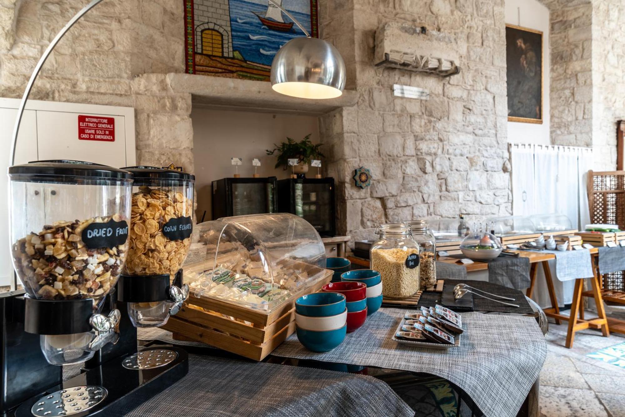 S. Martin Hotel Giovinazzo Buitenkant foto