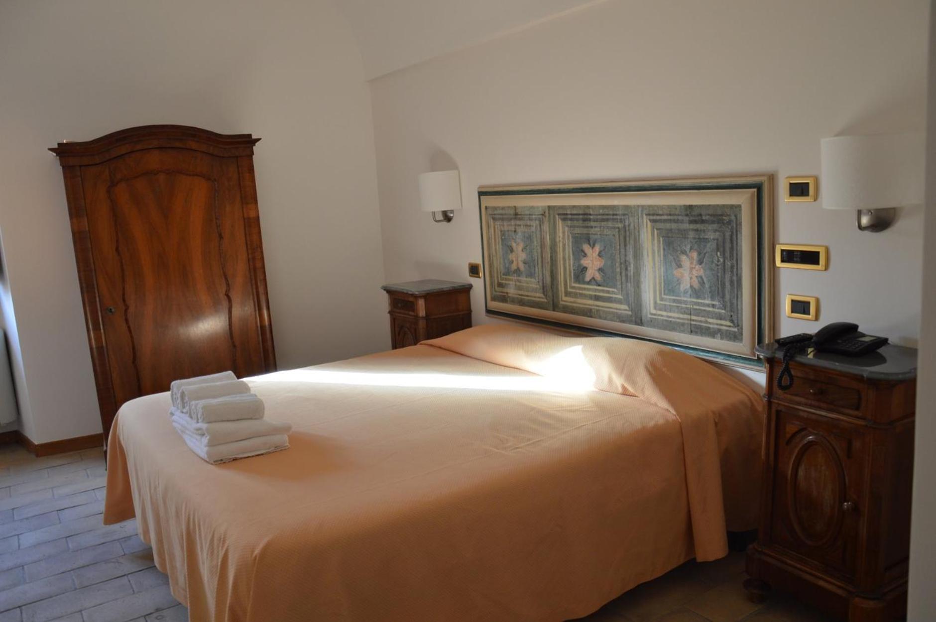 S. Martin Hotel Giovinazzo Buitenkant foto