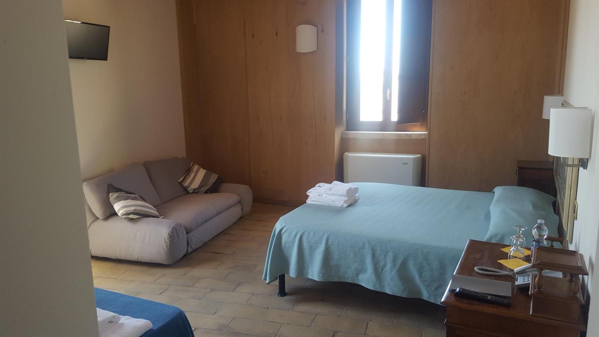 S. Martin Hotel Giovinazzo Buitenkant foto